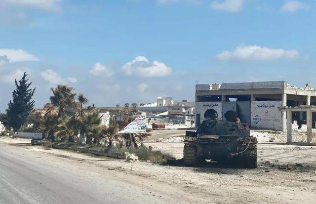 hga010皇冠新版APP下載 _朱拉尼下令hga010皇冠新版APP下載 ，6大精锐师开火，以军狂轰叙坦克，中东火药桶又炸了