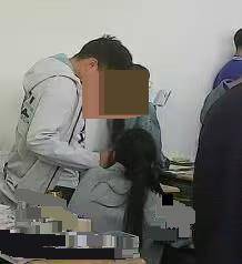 怎么注册皇冠信用网_云南会泽一高中男老师被疑对女学生有搭肩摸脸等越矩行为怎么注册皇冠信用网，学校：已与其解除人事关系