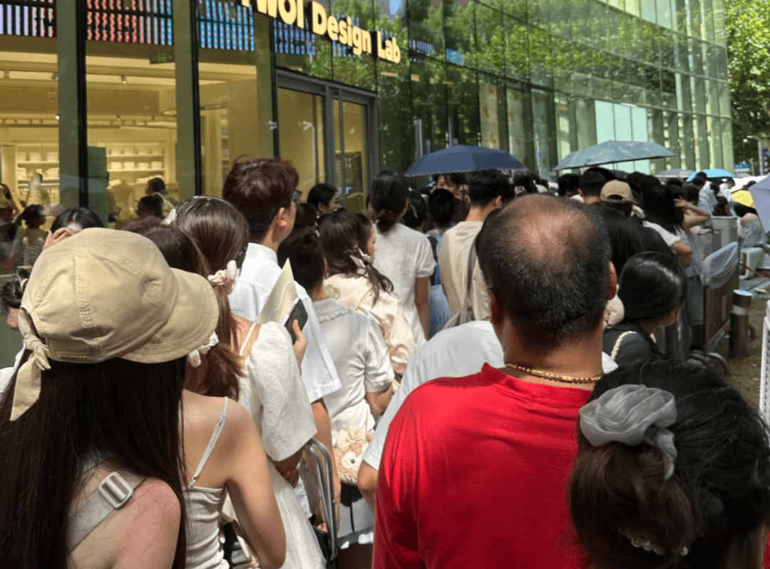 挪威女子超级联赛_开业第一天就闭店！人多到崩溃挪威女子超级联赛，排队超8小时，品牌道歉，补偿方案公布！
