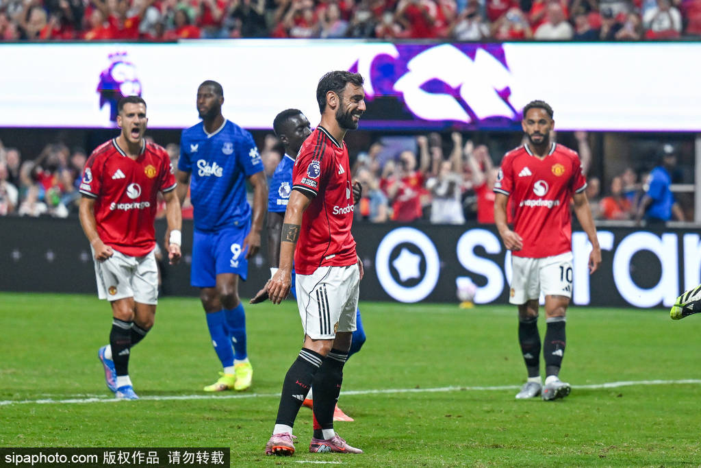 诺比vs乔科平所达_B费变卦！拒绝沙特天价合同后诺比vs乔科平所达，曼联核心愿意考虑新选择