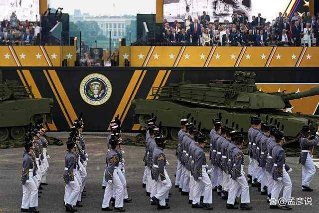 皇冠信用网申请_解放军刚透露大消息皇冠信用网申请，意识到不对劲的特朗普，紧急召回800名大将