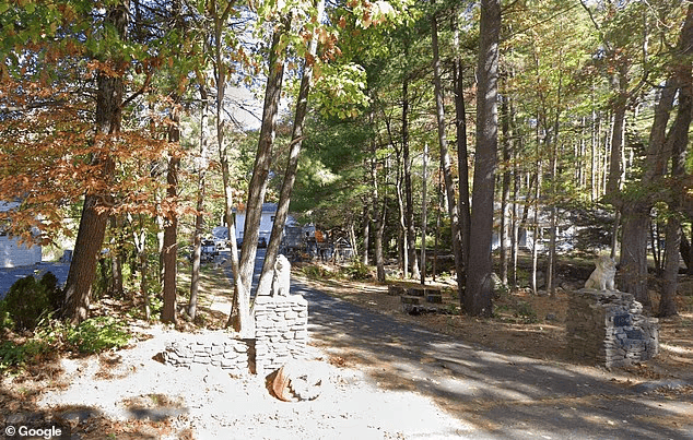 皇冠信用网开户_美国12岁女孩遭养父性侵7年皇冠信用网开户，怀孕生子，养母装不知道