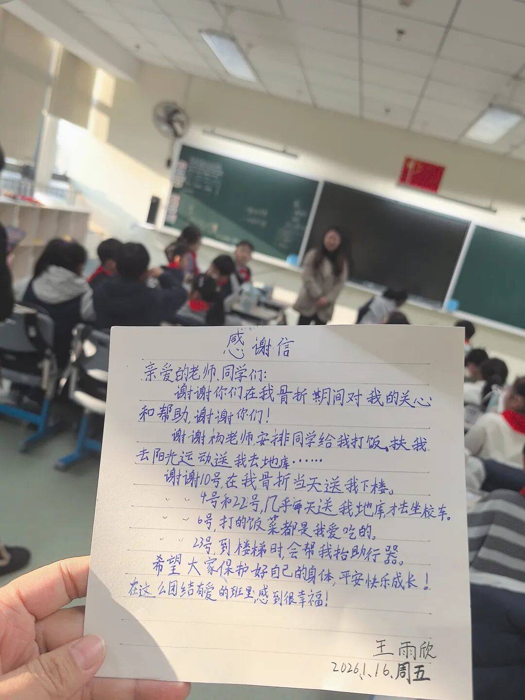 皇冠信用网注册
_杭州小学女生躲在厕所偷偷哭皇冠信用网注册
,医生建议休学!没想到2个月来,她一节课没落下!“原来除了爸爸妈妈,还有那么多人爱我”